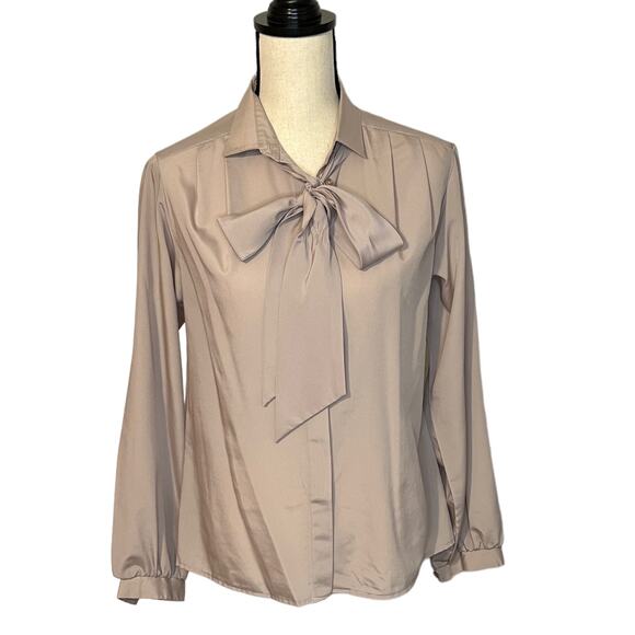 Vintage 70s Sears Fashion Place Beige Satin Touch Blouse with Bow Detail Size 12 - Picture 2 of 5